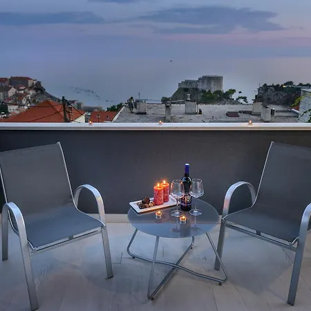 Allure Apartment *