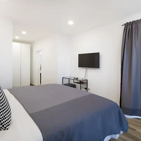 Allure Apartment *