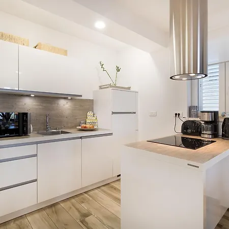 Allure Apartment *